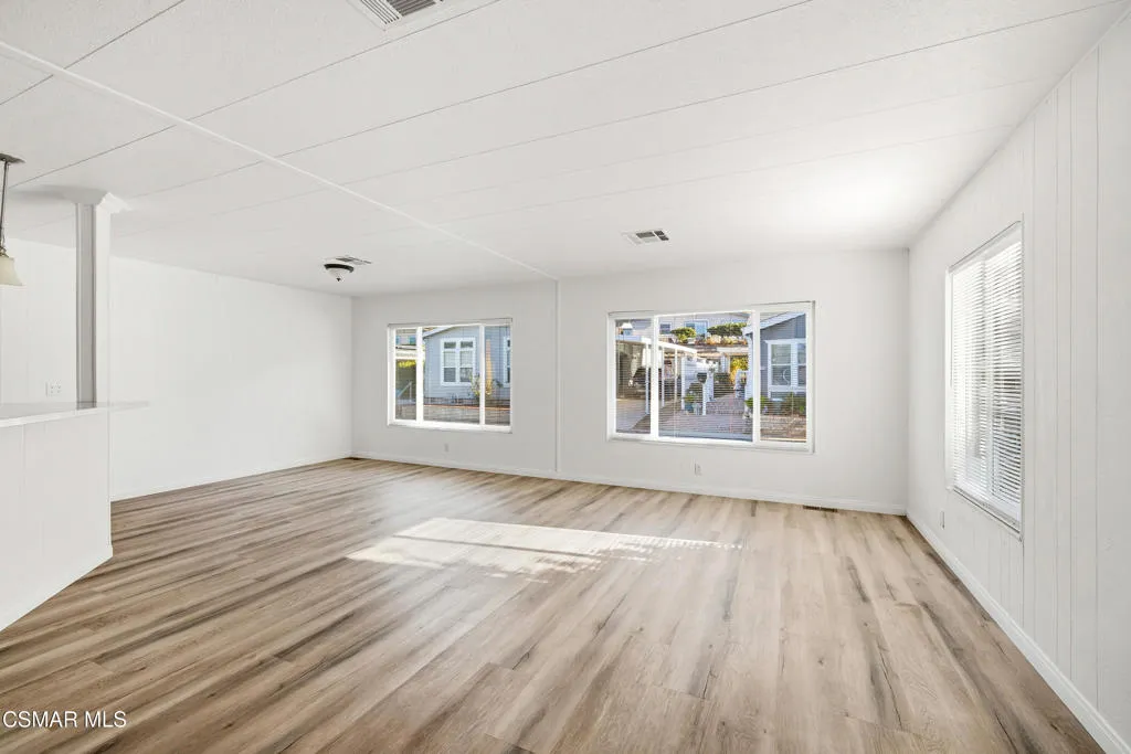 Camarillo, California 93012, United States, 2 Bedrooms Bedrooms, ,2 BathroomsBathrooms,Residential,Active,229151