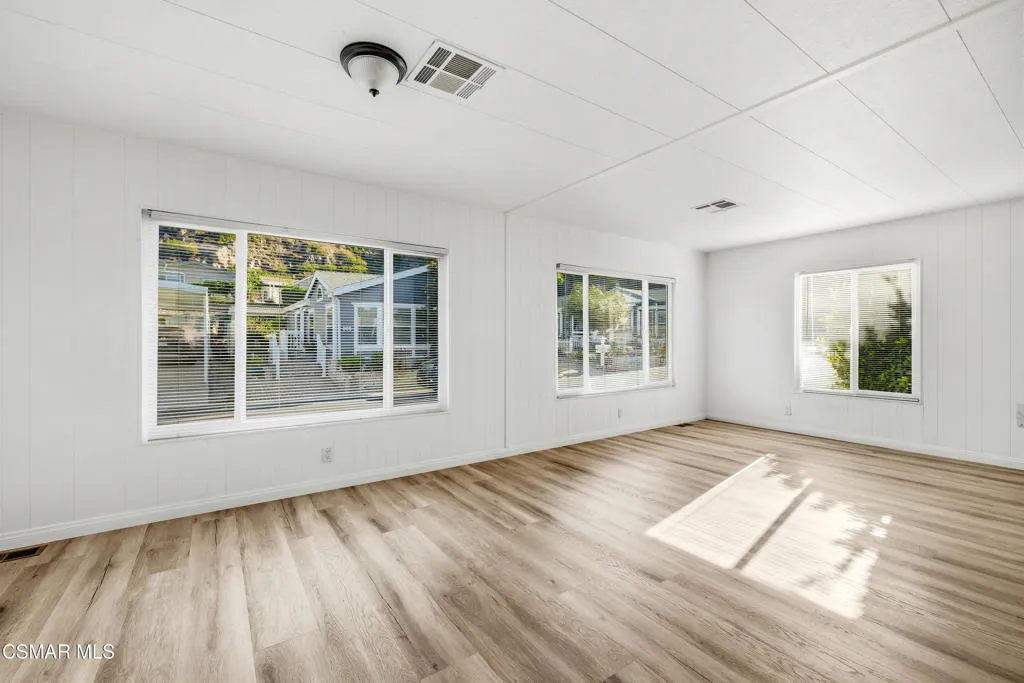 Camarillo, California 93012, United States, 2 Bedrooms Bedrooms, ,2 BathroomsBathrooms,Residential,Active,229151