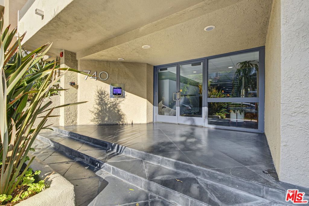 740 N Kings Road 314