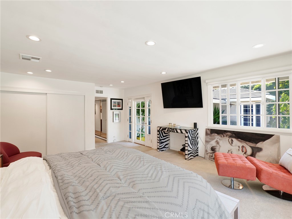 Northridge, California, 91324, United States, 4 Bedrooms Bedrooms, ,3 BathroomsBathrooms,Residential,Active,2044979