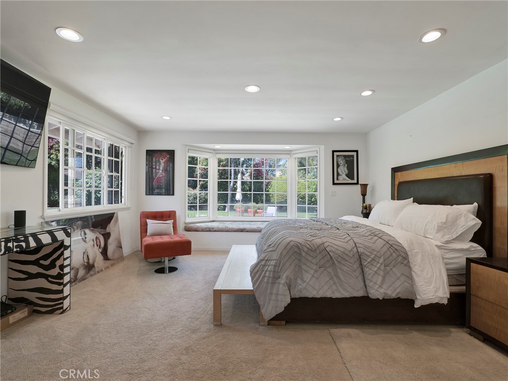 Northridge, California, 91324, United States, 4 Bedrooms Bedrooms, ,3 BathroomsBathrooms,Residential,Active,2044979