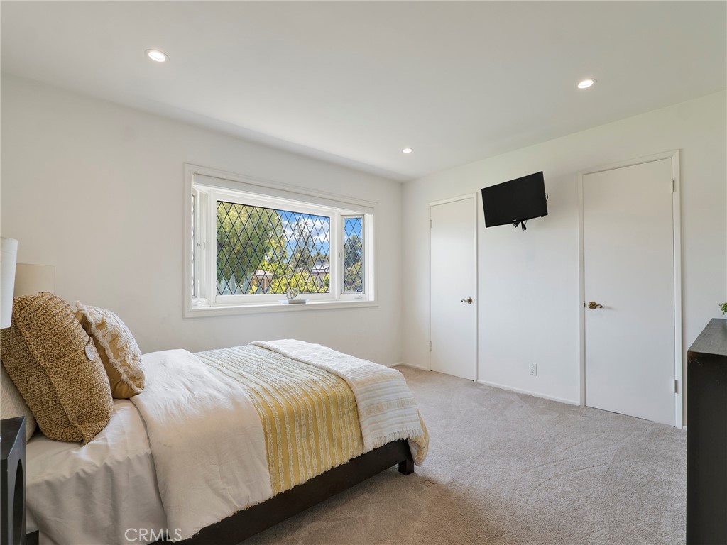 Northridge, California, 91324, United States, 4 Bedrooms Bedrooms, ,3 BathroomsBathrooms,Residential,Active,2044979