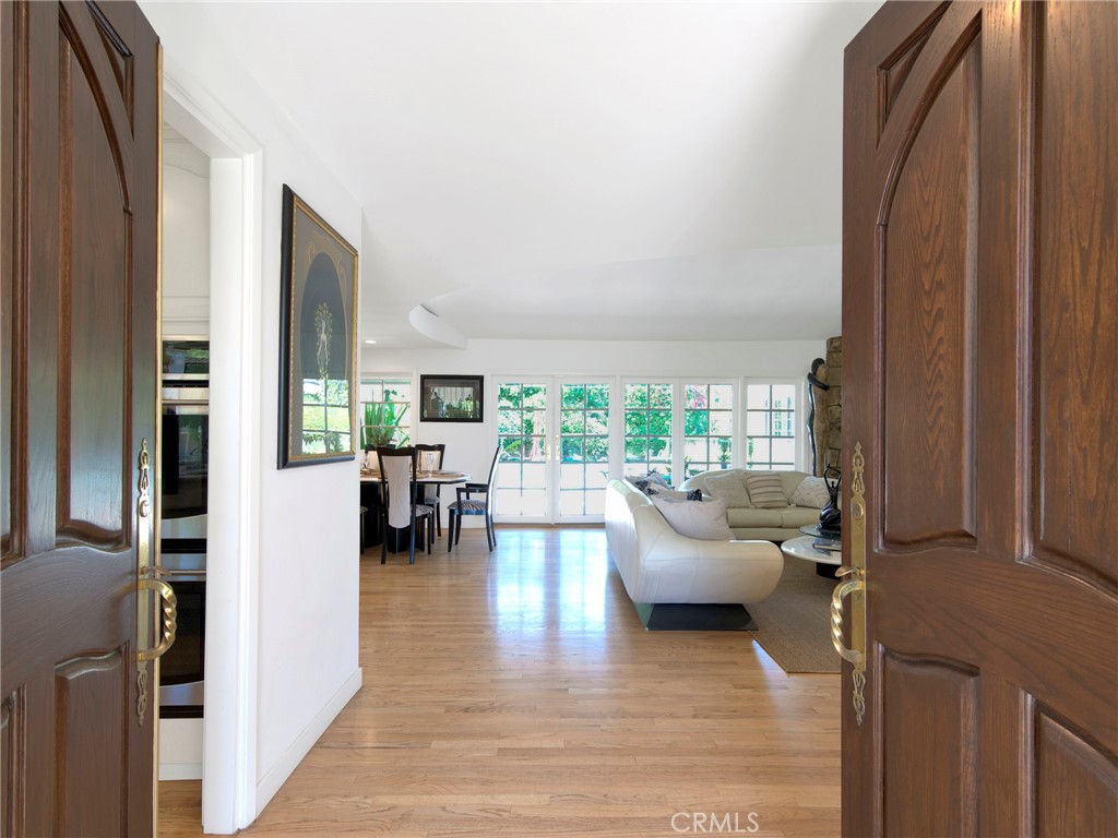 Northridge, California, 91324, United States, 4 Bedrooms Bedrooms, ,3 BathroomsBathrooms,Residential,Active,2044979