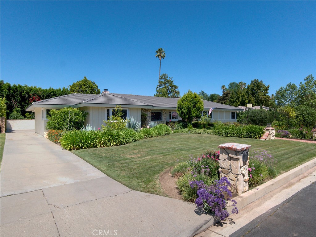 Northridge, California, 91324, United States, 4 Bedrooms Bedrooms, ,3 BathroomsBathrooms,Residential,Active,2044979