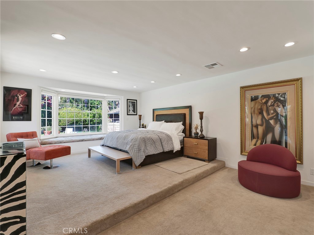 Northridge, California, 91324, United States, 4 Bedrooms Bedrooms, ,3 BathroomsBathrooms,Residential,Active,2044979