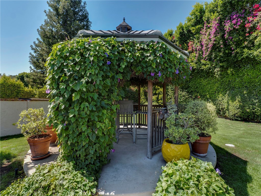 Northridge, California, 91324, United States, 4 Bedrooms Bedrooms, ,3 BathroomsBathrooms,Residential,Active,2044979