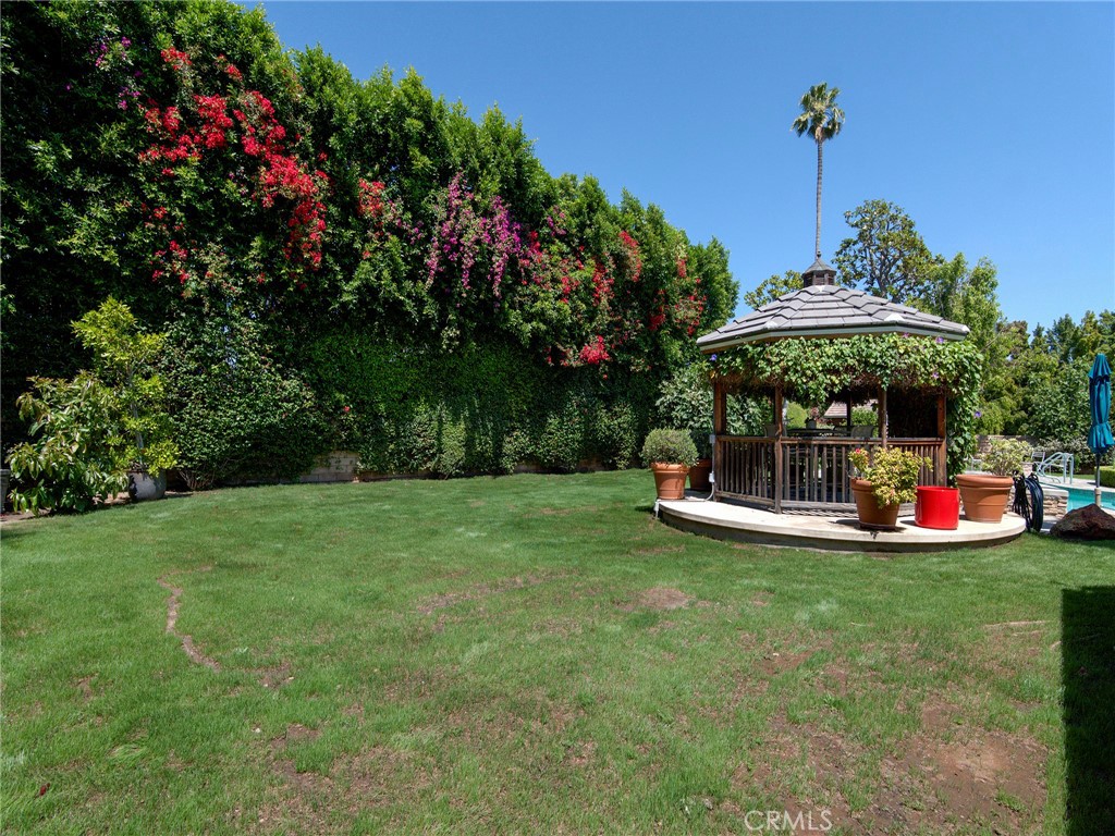 Northridge, California, 91324, United States, 4 Bedrooms Bedrooms, ,3 BathroomsBathrooms,Residential,Active,2044979