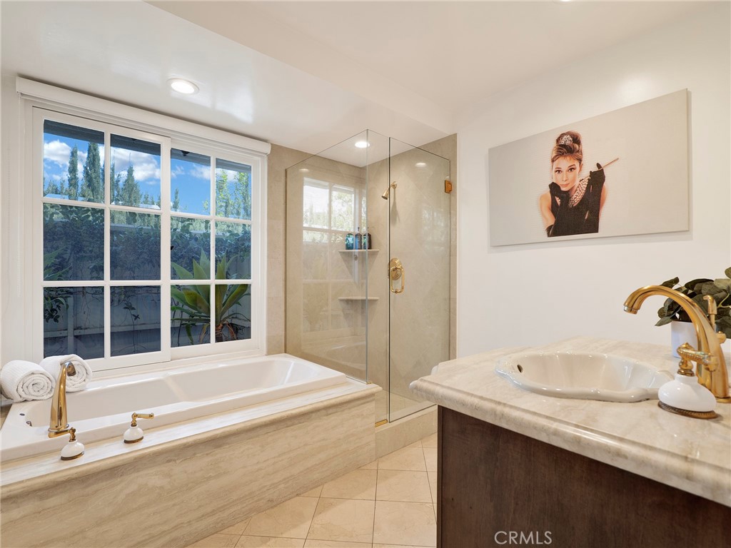 Northridge, California, 91324, United States, 4 Bedrooms Bedrooms, ,3 BathroomsBathrooms,Residential,Active,2044979