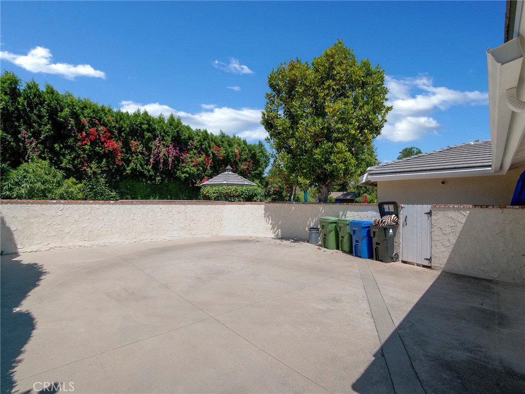 Northridge, California, 91324, United States, 4 Bedrooms Bedrooms, ,3 BathroomsBathrooms,Residential,Active,2044979