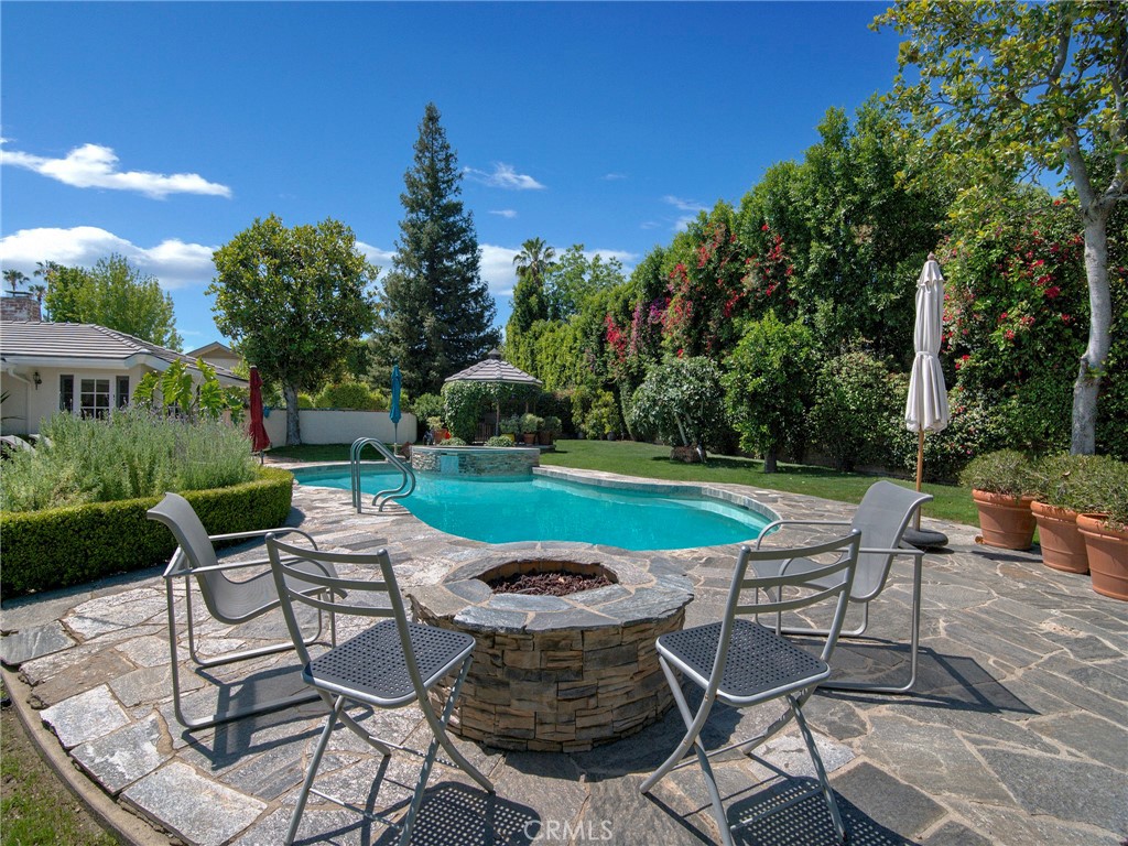 Northridge, California, 91324, United States, 4 Bedrooms Bedrooms, ,3 BathroomsBathrooms,Residential,Active,2044979