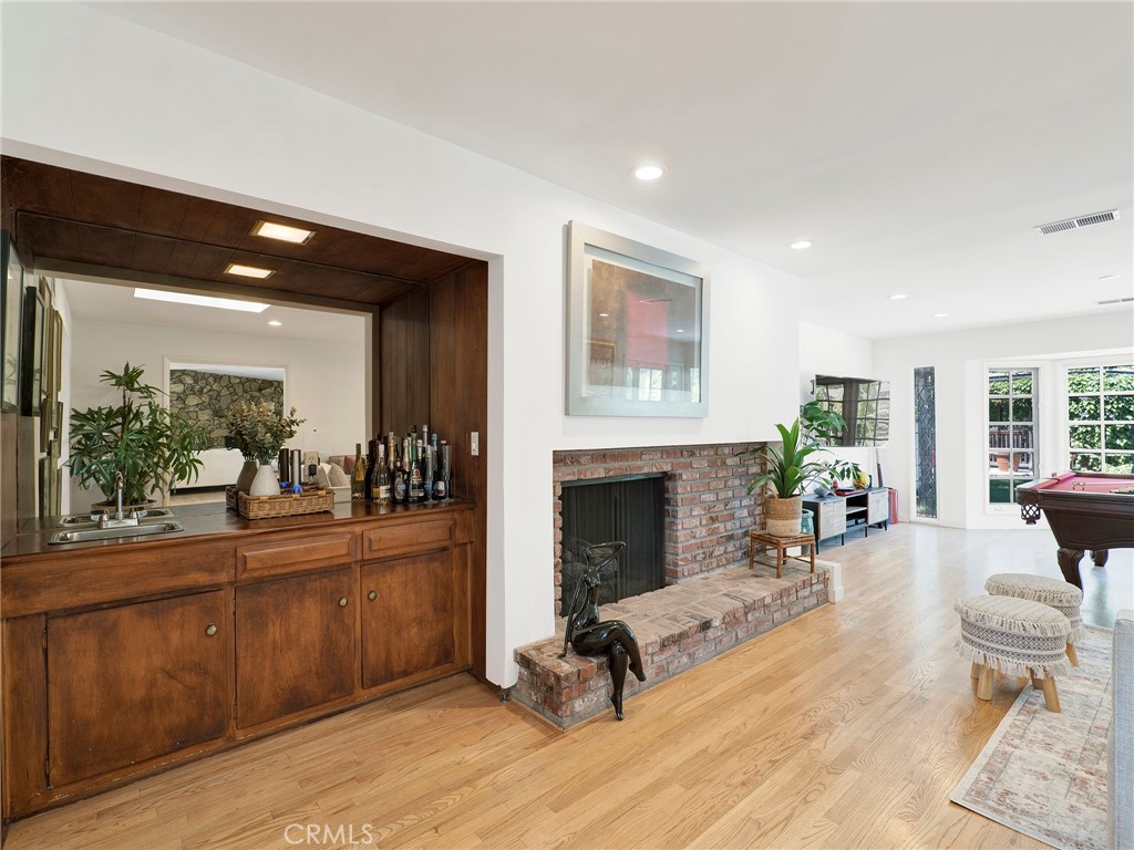Northridge, California, 91324, United States, 4 Bedrooms Bedrooms, ,3 BathroomsBathrooms,Residential,Active,2044979