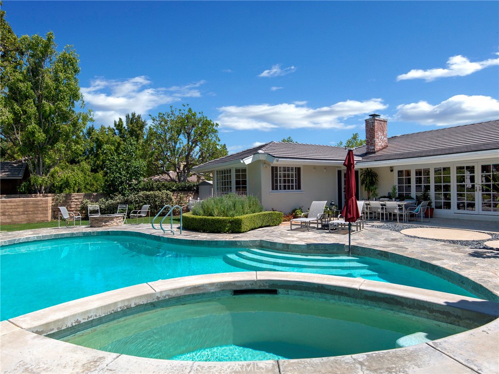 Northridge, California, 91324, United States, 4 Bedrooms Bedrooms, ,3 BathroomsBathrooms,Residential,Active,2044979