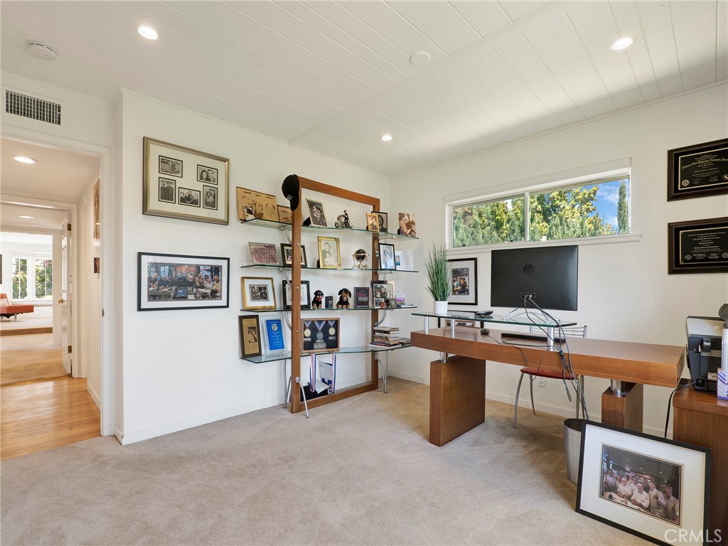 Northridge, California, 91324, United States, 4 Bedrooms Bedrooms, ,3 BathroomsBathrooms,Residential,Active,2044979