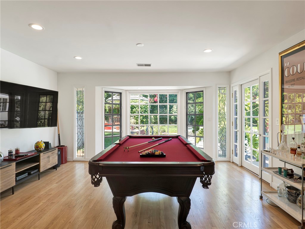 Northridge, California, 91324, United States, 4 Bedrooms Bedrooms, ,3 BathroomsBathrooms,Residential,Active,2044979