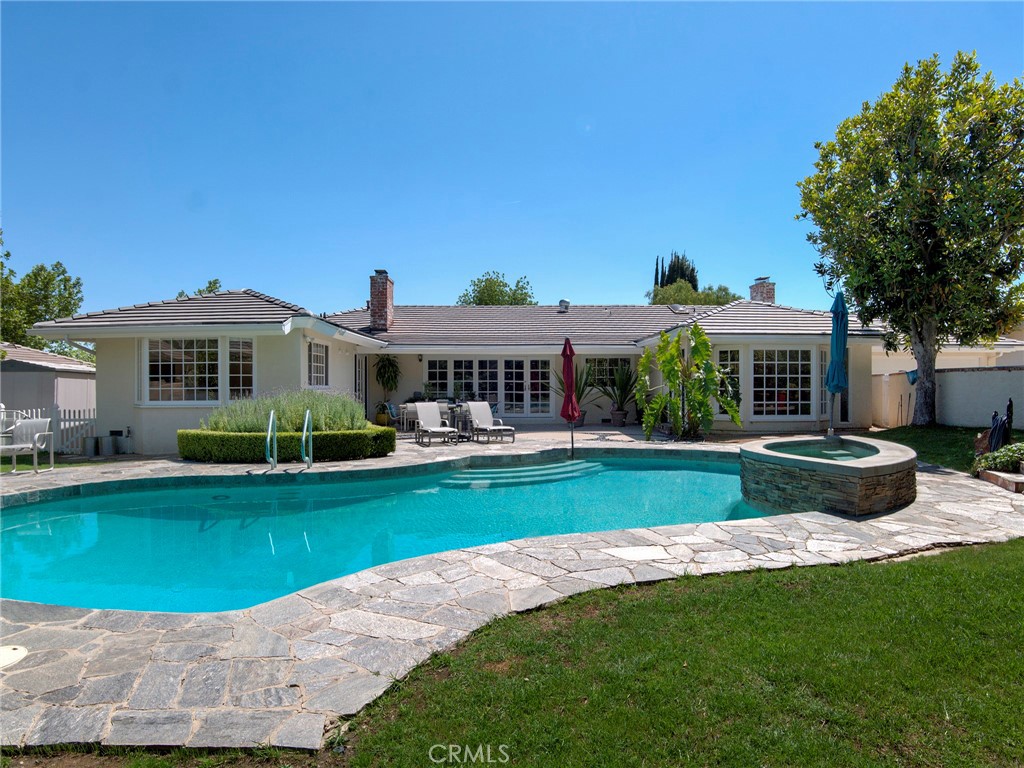 Northridge, California, 91324, United States, 4 Bedrooms Bedrooms, ,3 BathroomsBathrooms,Residential,Active,2044979