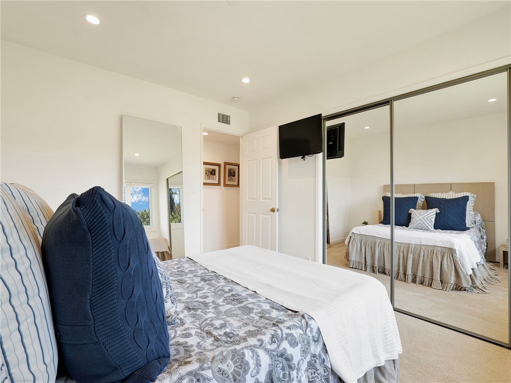 Northridge, California, 91324, United States, 4 Bedrooms Bedrooms, ,3 BathroomsBathrooms,Residential,Active,2044979