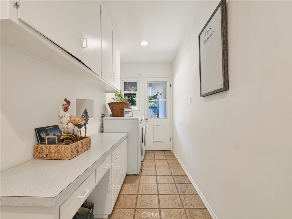 Northridge, California, 91324, United States, 4 Bedrooms Bedrooms, ,3 BathroomsBathrooms,Residential,Active,2044979
