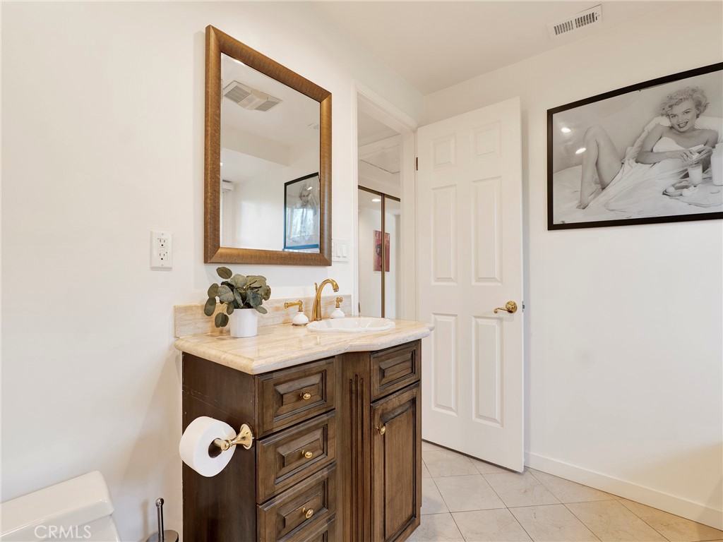 Northridge, California, 91324, United States, 4 Bedrooms Bedrooms, ,3 BathroomsBathrooms,Residential,Active,2044979