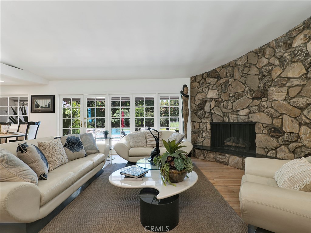 Northridge, California, 91324, United States, 4 Bedrooms Bedrooms, ,3 BathroomsBathrooms,Residential,Active,2044979