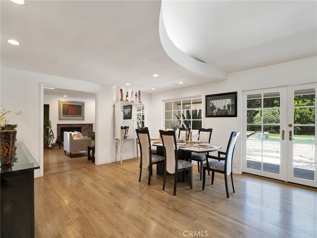 Northridge, California, 91324, United States, 4 Bedrooms Bedrooms, ,3 BathroomsBathrooms,Residential,Active,2044979