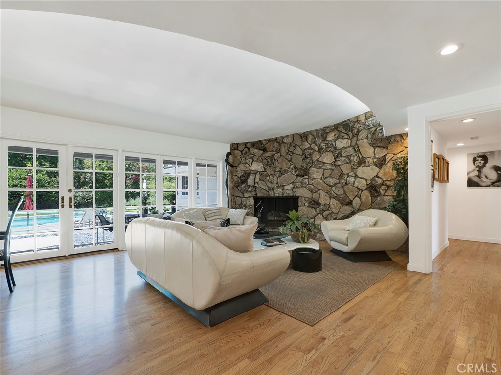Northridge, California, 91324, United States, 4 Bedrooms Bedrooms, ,3 BathroomsBathrooms,Residential,Active,2044979