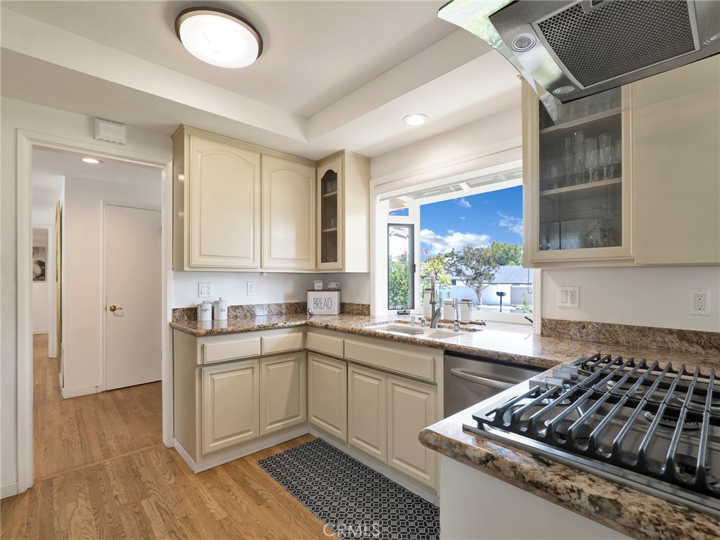 Northridge, California, 91324, United States, 4 Bedrooms Bedrooms, ,3 BathroomsBathrooms,Residential,Active,2044979