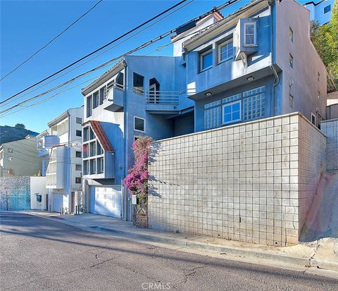 6423 Deep Dell Hollywood CA 90068