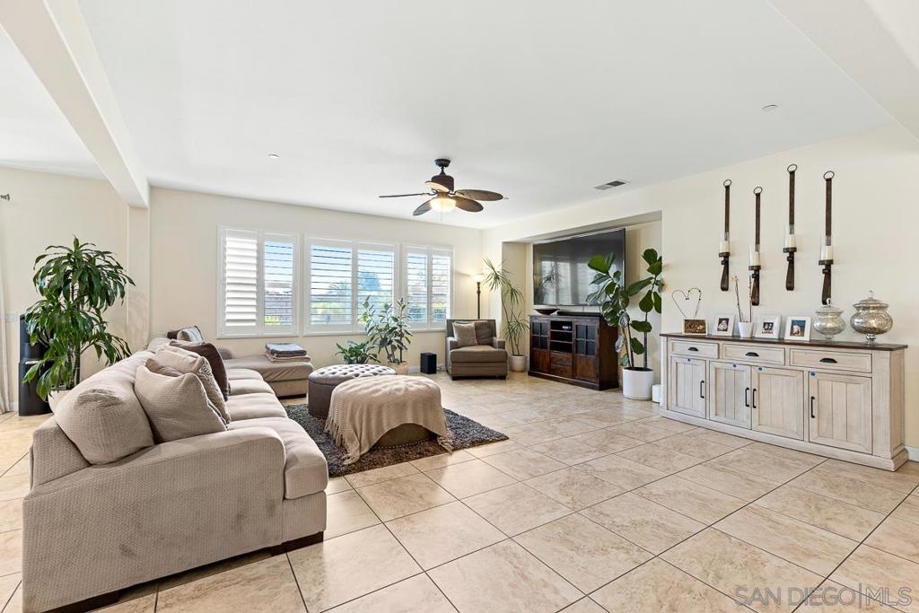 705 Sungold Way