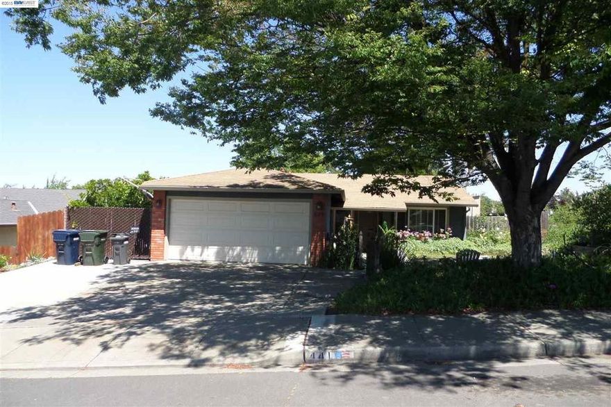 Beautiful Single Story Corner Home Across From Park. Fixer With Much Potential With Spacious Front & Back Yard & RV Access. Living Rm with Cozy Fireplace. Kitchen with Hickory Wood Cabinets & Silestone w/ Mosaic Backsplash. Master Bedroom With Two Closets. DP Windows With Some Plantation Shutters.