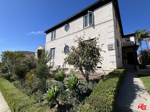 Photo of 1345 Masselin Avenue, Los Angeles, CA 90019 (MLS # 26717679)