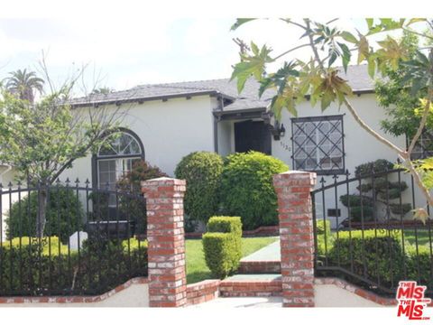 Photo of 1120 S Plymouth Boulevard, Los Angeles, CA 90019 (MLS # 26667393)