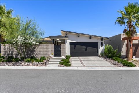 Tiny photo for 484 Fountain Dr, Palm Springs, CA 92262 (MLS # PV26086855)