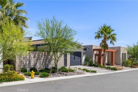 Photo of 484 Fountain Dr, Palm Springs, CA 92262 (MLS # PV26086855)