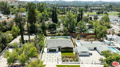 Photo of 20748 Burbank Boulevard, Woodland Hills, CA 91367 (MLS # 26831809)