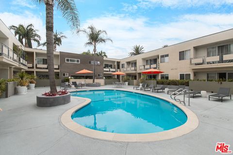 Photo of 1233 N Laurel Avenue #209, West Hollywood, CA 90046 (MLS # 25574419) Photo of 1233 N Laurel Avenue #209, West Hollywood, CA 90046 (MLS # 25574419)