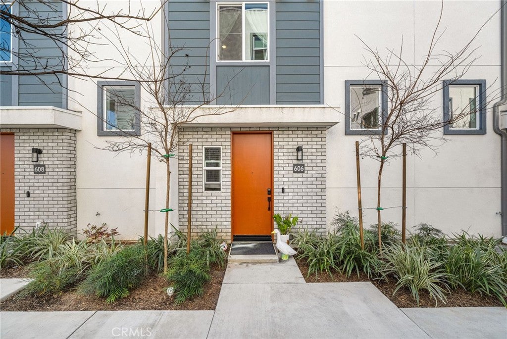 606 Dawson