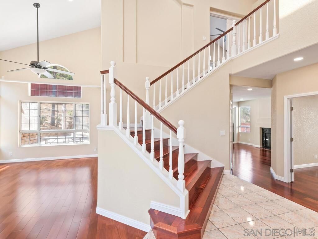 listing image 130723643438093948945