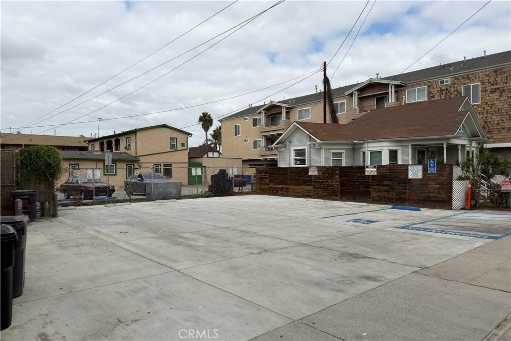 1253 E 4th