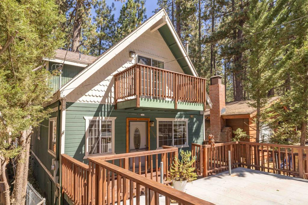 Great location!!! Close to Bear Mountain Ski Resort, the Golf Course, the Zoo, and the Moonridge Corridor, where you can enjoy the restaurants, shops, etc. This is a whole lot of house with 3 spacious bedrooms, (one being on the main level), 2 full bathrooms, open living/dining area, newer kitchen with granite and Stainless-Steel appliances, and laundry room area. The living room has a beautiful brick fireplace to warm up with on those chilly nights. There is also a large back deck with privacy fencing to take-in the outdoors and fresh mountain air. Hurry and snap this one up now, to own it in time to enjoy the upcoming holidays and the winter skiing/snowboarding season.