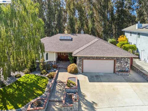Photo of 18019 Center St St, Castro Valley, CA 94546 (MLS # 41142321)