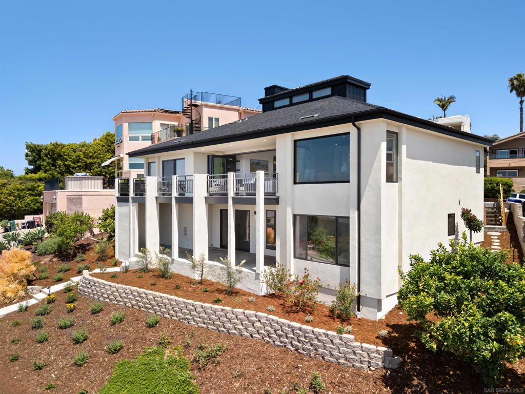 2481 La Marque St