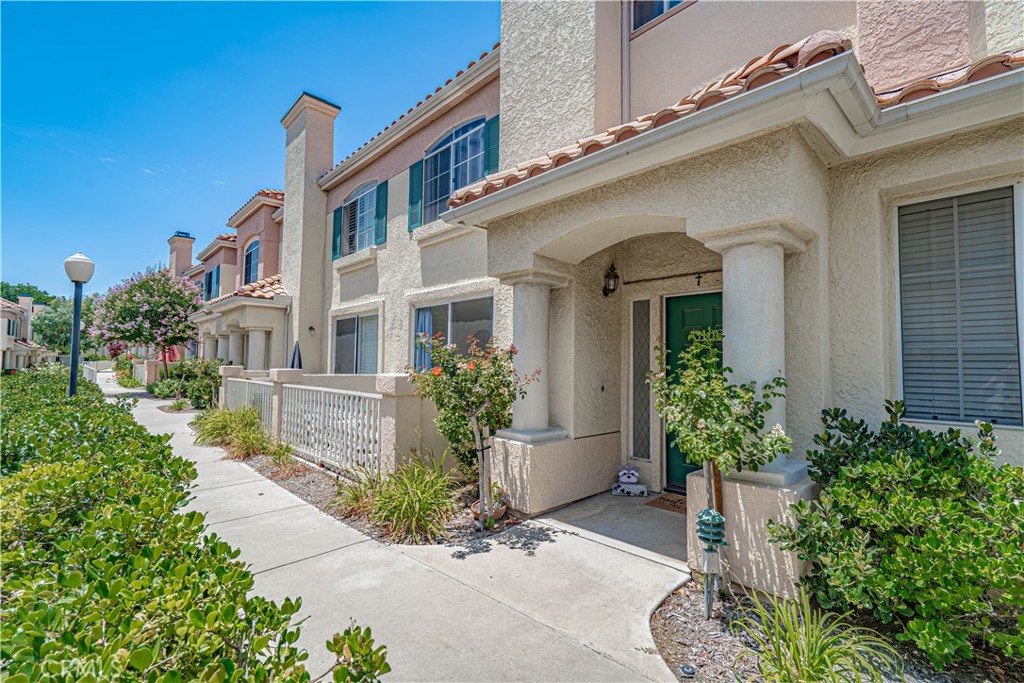 Discover this charming Canyon Country condo—a perfect blend of comfort, convenience, and community. Ideally located with easy freeway access, this home offers a peaceful retreat without sacrificing accessibility.
Step inside to a cozy, functional layout featuring stylish earthy-tone laminate flooring throughout, creating a warm and versatile backdrop for any lifestyle. The modern kitchen boasts sleek cabinetry, granite countertops, and stainless steel appliances, making it a standout space and the heart of the home. The kitchen flows seamlessly into the inviting family room and dining area, featuring a charming fireplace that serves as a welcoming focal point for both spaces—perfect for relaxing or entertaining.
The primary bedroom is a serene escape, complete with a beautifully remodeled bathroom featuring double sinks, designed for comfort and convenience. The secondary bedroom offers ample space, double closets, a remodeled bathroom, and its own private balcony—ideal for enjoying your morning coffee or unwinding after a long day.
Enjoy indoor-outdoor living with two private patios, perfect for entertaining, al fresco dining, or simply relaxing. This home’s prime location puts you minutes from The Plaza at Golden Valley, Costco, Target, Trader Joe’s, and a variety of shopping and dining options, ensuring everyday convenience.
Whether you’re a first-time buyer or an investor seeking a great opportunity, this move-in-ready condo is the perfect choice. Comfort, style, and location combine to offer a home you’ll love.
Schedule your private showing today and experience where comfort meets convenience!