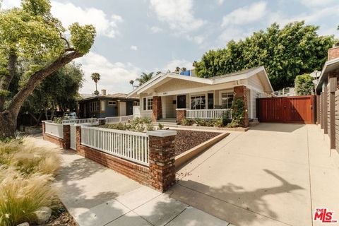 Photo of 6065 Selma Avenue, Los Angeles, CA 90028 (MLS # 26832561)