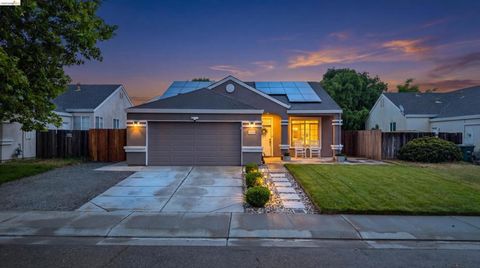 Photo of 560 Anderson Way, Rio Vista, CA 94571 (MLS # 41132787)
