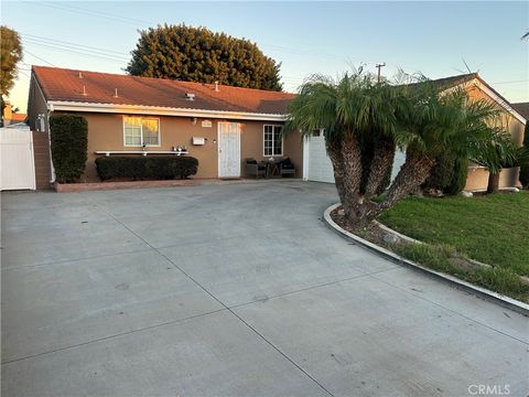 10362 Aurelia Cypress CA 90630