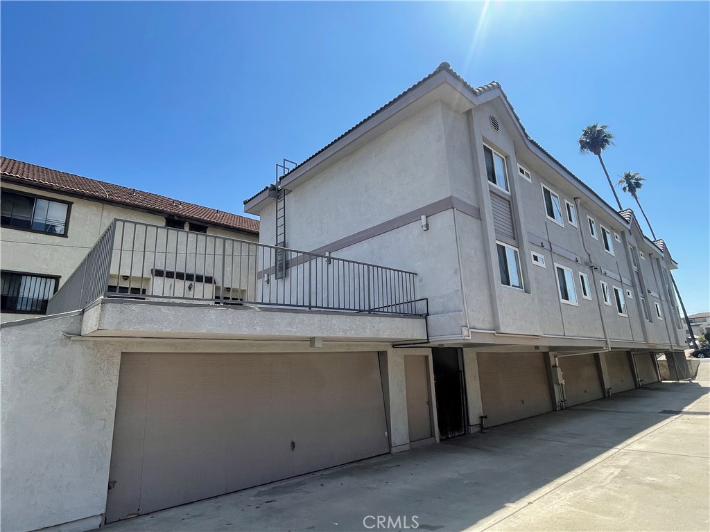 Properties 1 112 N Primrose Avenue