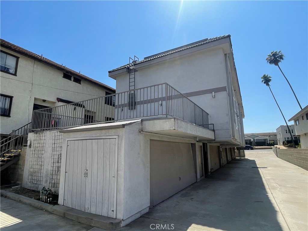 Properties 2 112 N Primrose Avenue