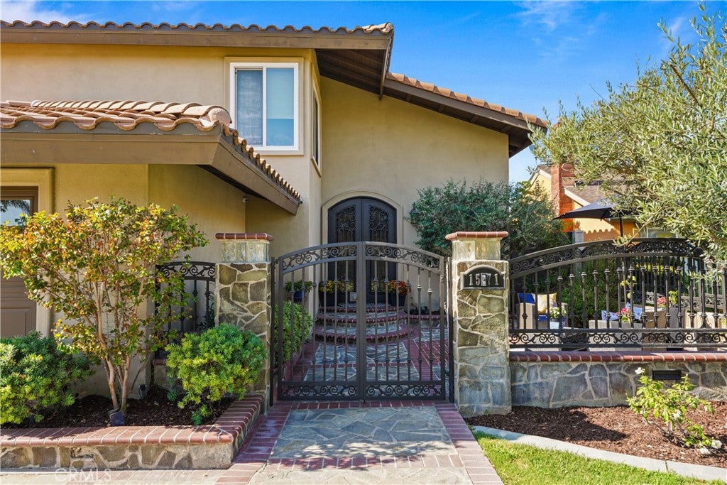 1571 W Tedmar