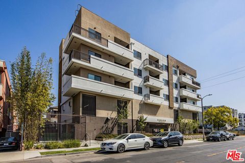 Photo of 1061 S Oxford Avenue #403, Los Angeles, CA 90006 (MLS # 26660131)