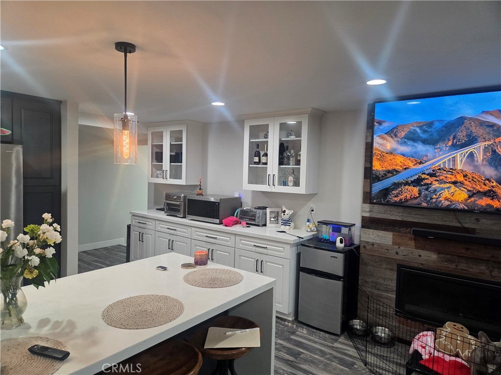 3842 Hillside